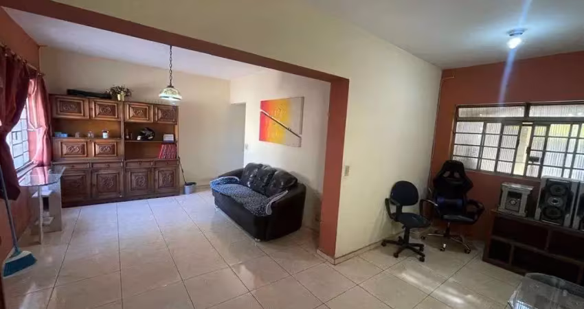 Sobrado com 3 quartos  sendo 1 suite  -  casa verde