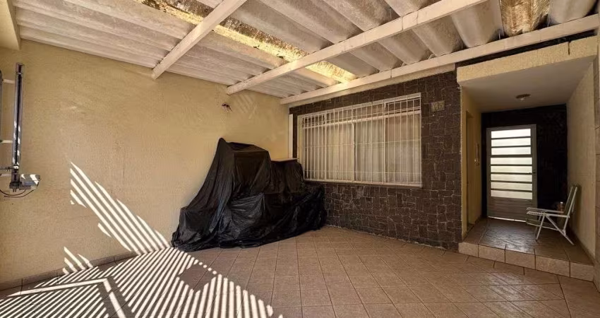 Sobrado á venda no Bairro de Santa Terezinha 2 quartos com 121m²