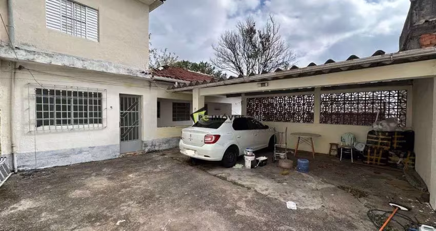 Casa com 2 dorms, sala ampla, cozinha grande e 2 quintais – 2 vagas cobertas!