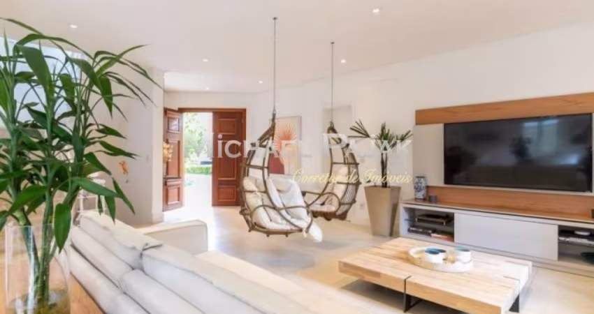 Linda casa em condomínio fechado no Alto da Boa Vista com 04 suítes, 05 vagas, 400m². Rua Job Lane