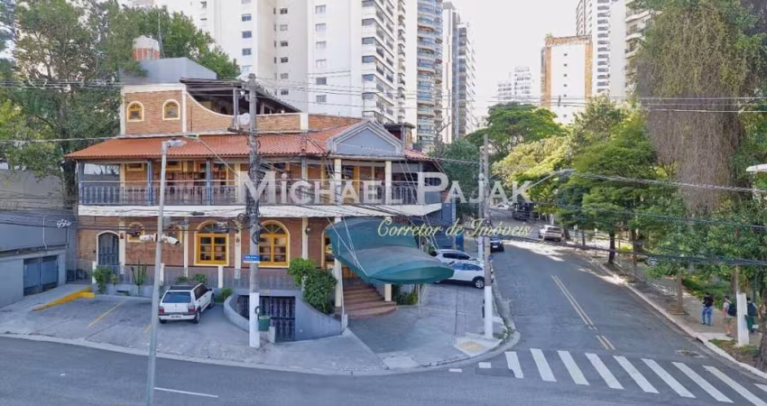 Casa comercial com 1.368m²