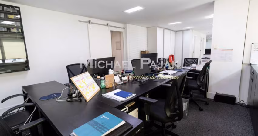 Conjunto comercial com 240m²
