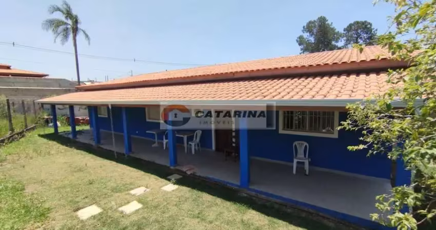 Chácara à venda em condomínio.