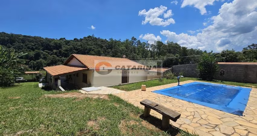 Chácara Formada em Condomínio Fechado!
