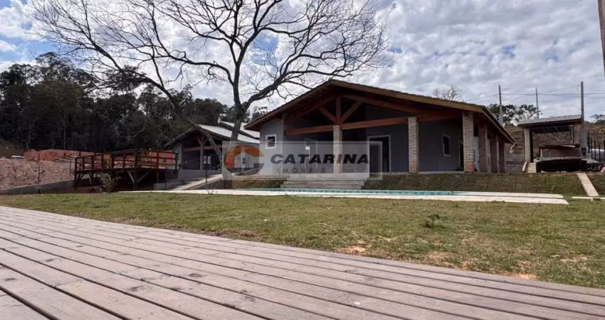 Chácara em fase de acabamento em condomínio fechado!