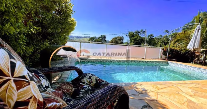 Belíssimo Chalé  em condominio fechado!!