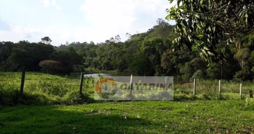 Lindo Sitio no km 68 , município de  Itu , 4 km da castelo Branco  12 alqueires com escritura