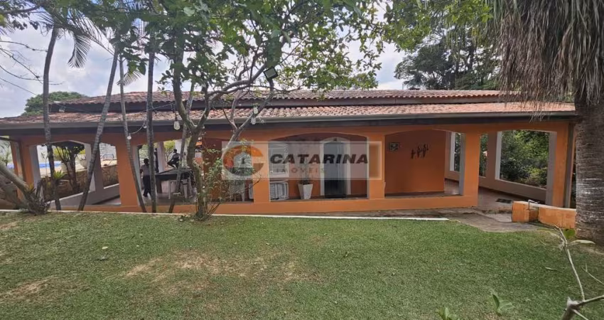 Chácara formada a 2 km asfalto!
