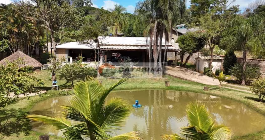 Linda chácara com lago de peixes!