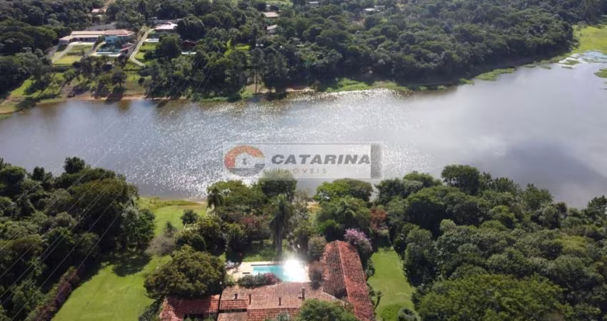 Belíssima chácara com 6500m² em frente a represa Ituparanga em Mairinque -Sp!