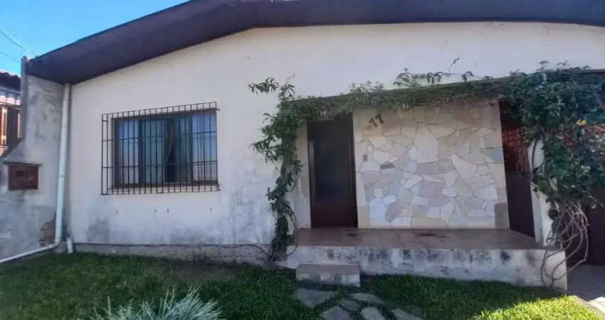Casa com 2 quartos à venda na Rua Vereador Orlando José Ferreira, 77, Maringá, Alvorada