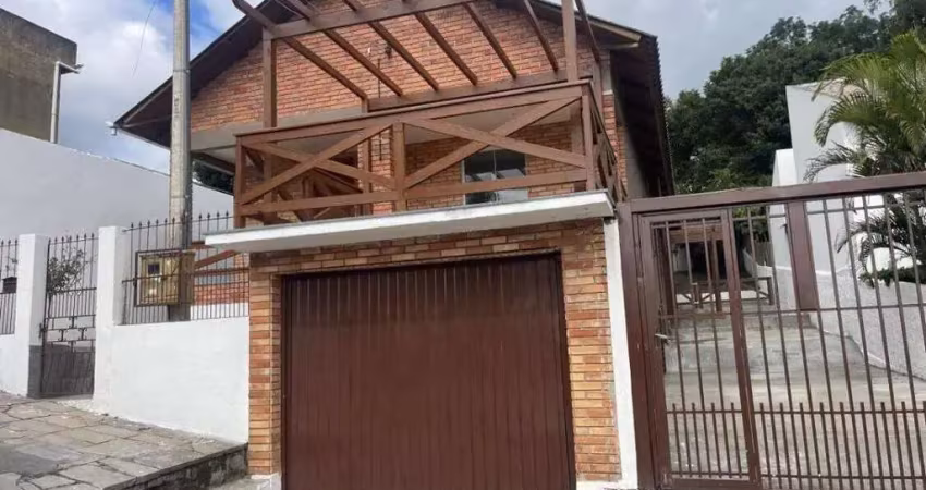 Belíssima casa com3 dormitórios, sendo 1 suíte na santa cecília