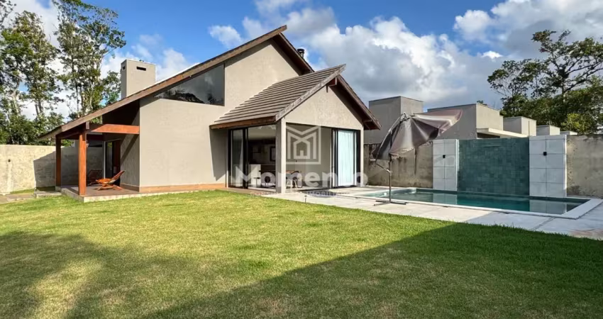 Belíssima casa mobiliada com piscina e 03 quartos em itapoá-sc