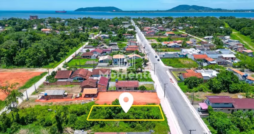 Excelente terreno com 393 m² frente para o asfalto no baln. brandalize - itapoá/sc