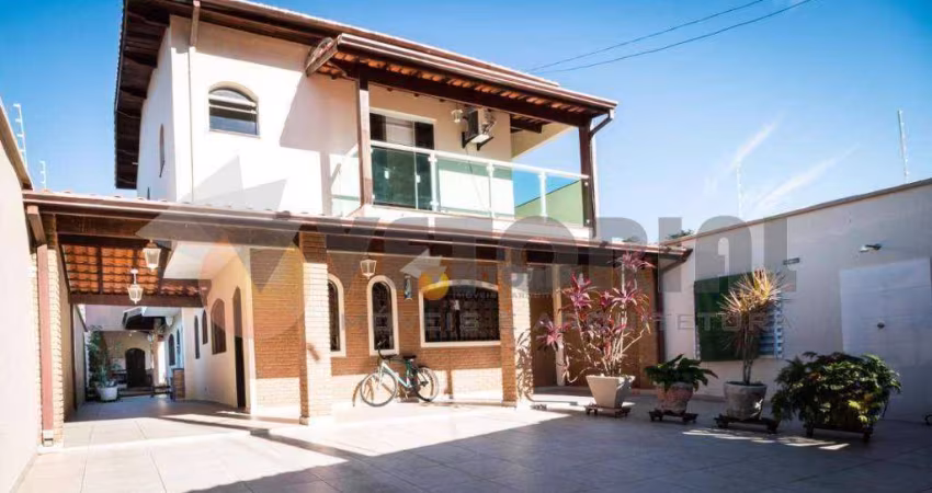 Sobrado com 4 dormitórios à venda, 145 m² por R$ 1.100.000,00 - Centro - Caraguatatuba/SP