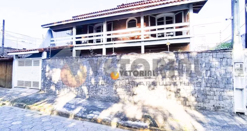 Sobrado com 4 dormitórios à venda, 156 m² por R$ 1.500.000 - Centro - Caraguatatuba/SP