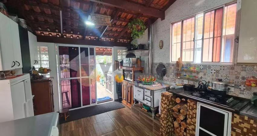 Sobrado com 3 dormitórios à venda, 244 m² por R$ 490.000 - Porto Novo - Caraguatatuba/SP