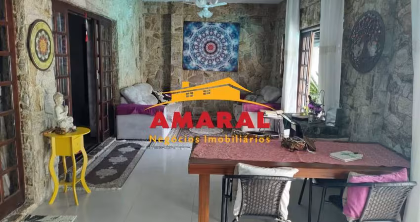 Casa com 4 quartos à venda na Avenida Ângelo Bianconi, Jardim Realce, Suzano