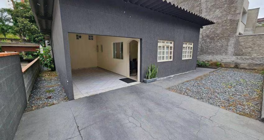Casa com 3 dormitórios à venda, 142 m² por R$ 600.000,00 - Vila Nova - Blumenau/SC