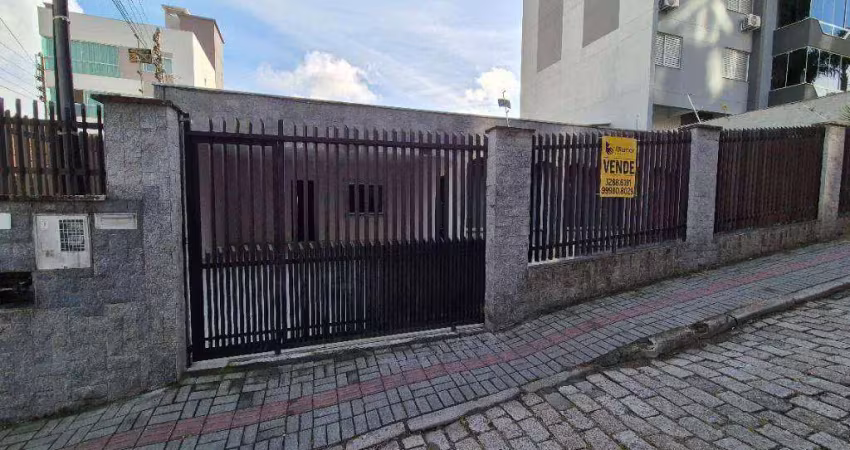 Casa com 3 dormitórios à venda, 220 m² por R$ 850.000,00 - Garcia - Blumenau/SC