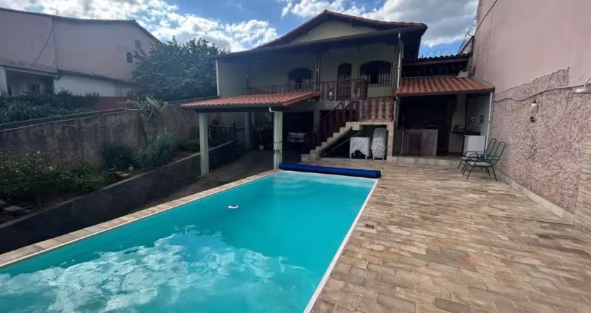 Casa 3 quartos, 1 suite, 4 vagas, piscina Bairro Nacional CONTAGEM