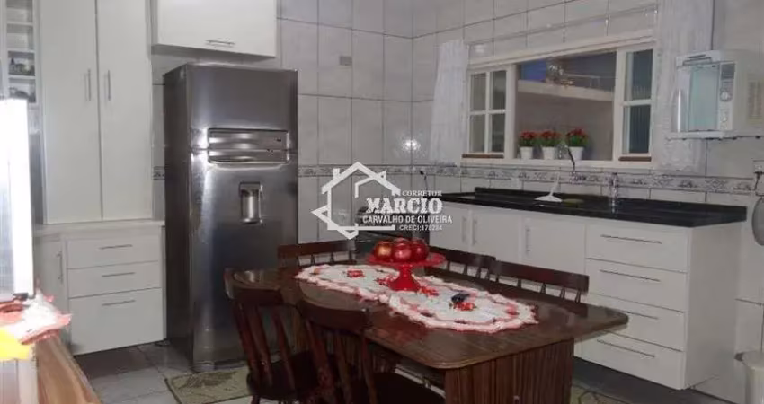 Casa de condomínio para venda tem 130 metros quadrados com 3 quartos