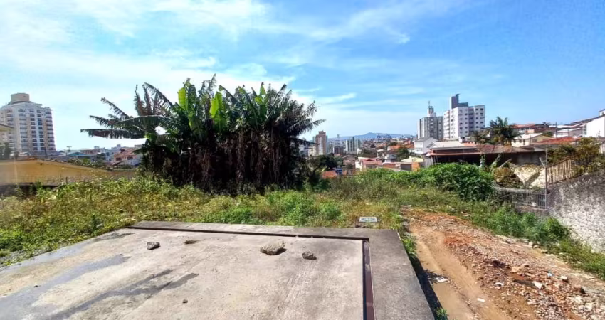 Terreno à venda na Rua Manoel Loureiro, 875, Barreiros, São José