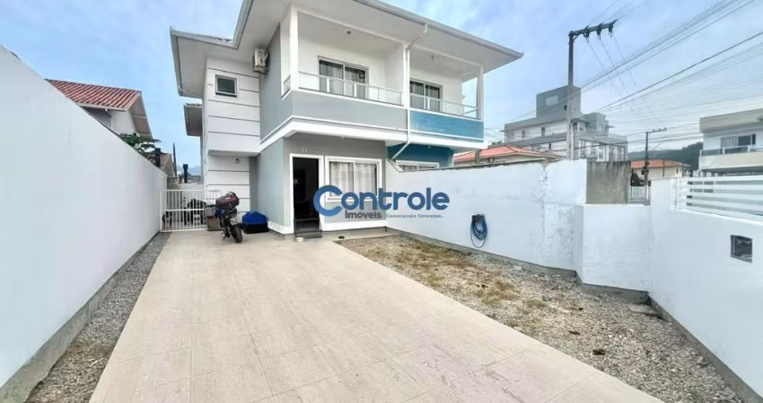Casa com 2 quartos à venda na Rua Felipe Andrade, 455, Aririu, Palhoça