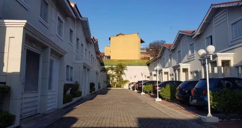 CASA EM CONDOMÍNIO FECHADO, 02 DORMITÓRIOS, TODA MOBILIADA !!