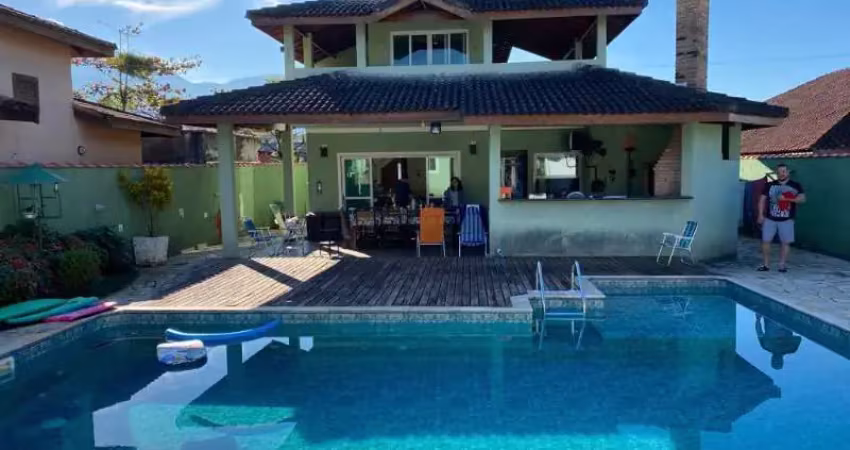 CASA A VENDA EM BORACEIA, CONDOMÍNIO MORADA DA PRAIA, COMPOSTA POR DORMITÓRIOS SENDO   SUITE, PISCINA CHURRASQUEIRA, AMPLO ESPAÇO GOURMET ! ! !