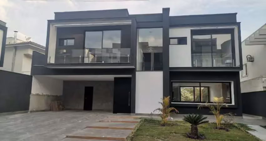 CASA EM CONDOMÍNIO FECHADO EM MOGI, NOVA, 04 SUÍTES, PISCINA, ÁREA GOURMET !!