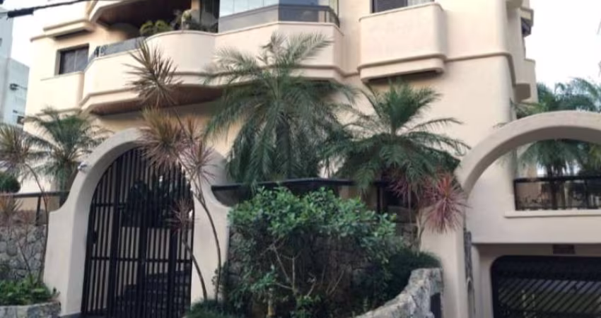 COBERTURA NO GUARUJÁ, SEMI MOBILIADO, ÁREA GOURMET, PISCINA, 03 VAGAS !!