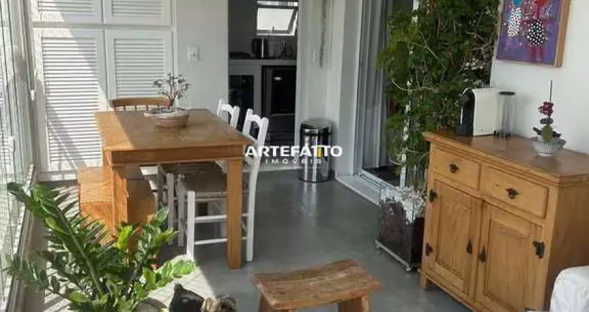 Apto 2 dorm., sendo 2 suítes, lavabo, 4 banheiros 2 vagas excelentes demarcadas,