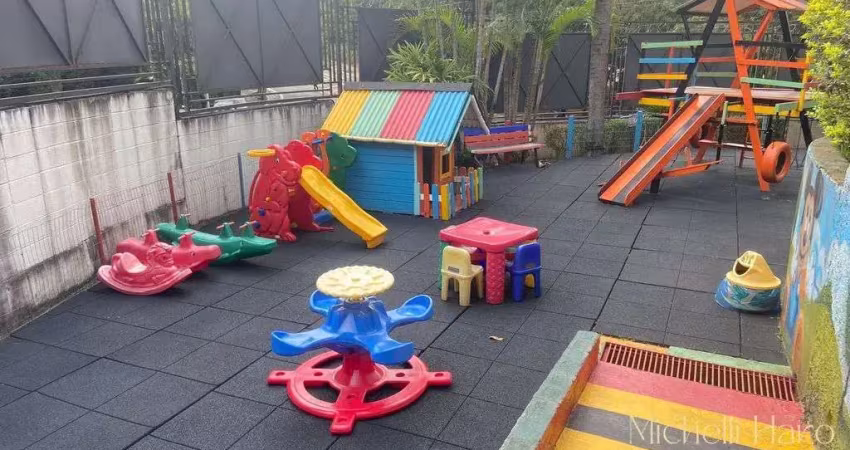 Sobrado em condomínio com 3 dormitórios, toda reformada espaçosa, lazer completo