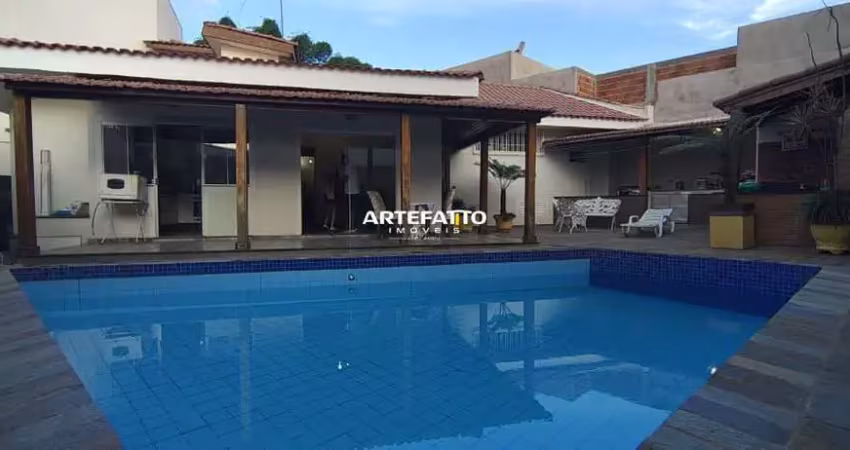 Casa parque castelo, 3 suítes, piscina, garagem 2 carros.