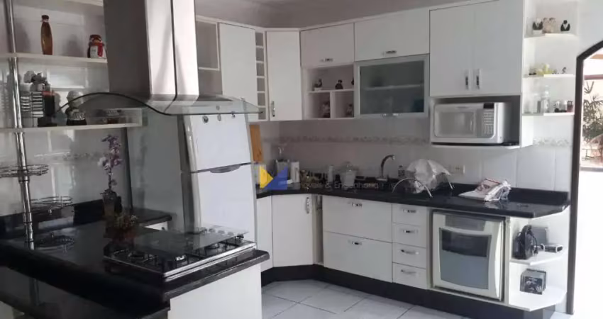 Sobrado à venda no Jardim Vila Galvão, 226m², 3 dormitórios, sendo 1 suíte, R$680.000,00