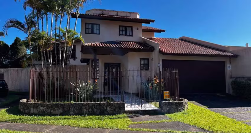 À venda | 297 m², 4 quartos, piscina privativa e 4 vagas de garagem - córrego grande, florianópolis.