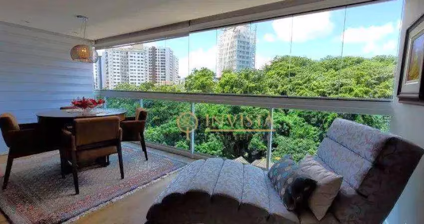 À venda com 3 suítes e 2 vagas de garagem no centro de florianópolis.