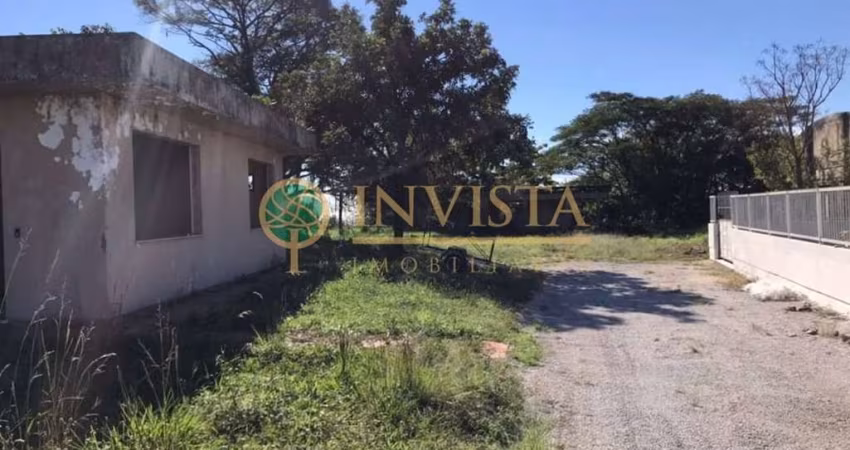 Terreno à venda em Barreiros.