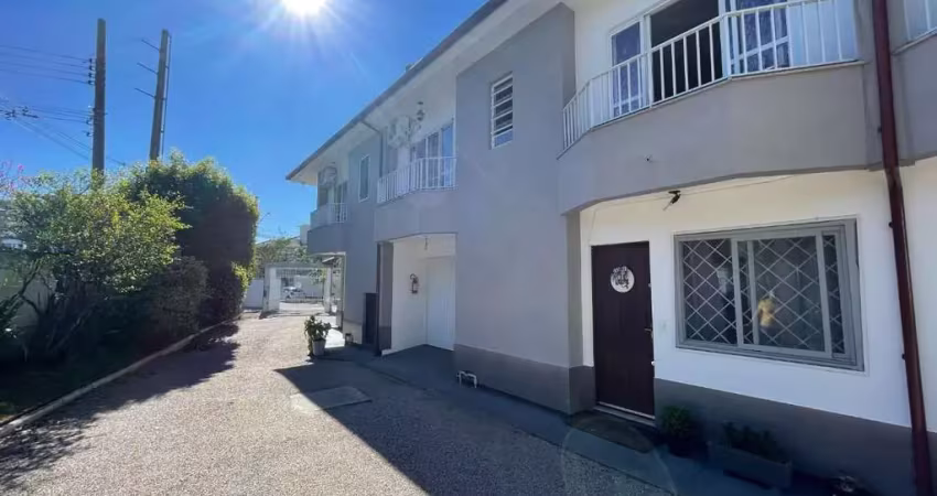 Casa em condomínio fechado à venda na pedra branca.