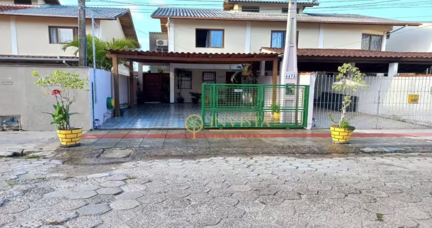 Casa com 3 quartos à venda na Avenida Mário José Mateus, 447, Bela Vista, Palhoça