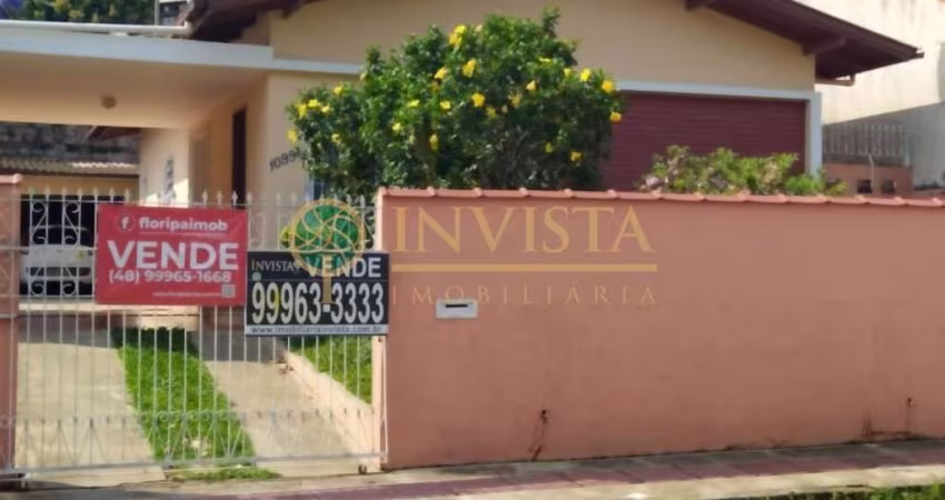 À venda | Casa com churrasqueira, edícula e 3 quartos - Jardim Atlântico, Florianópolis.