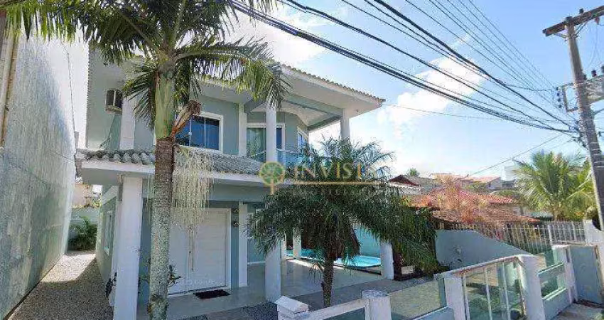 À venda na praia dos ingleses! piscina privativa, edícula, churrasqueira, 3 quartos e 4 vagas de garagem.