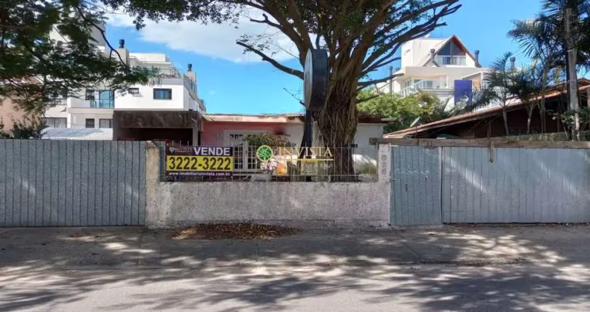 Terreno de 369,50m², todo murado, com 2 casas no morro das pedras - á venda em florianópolis