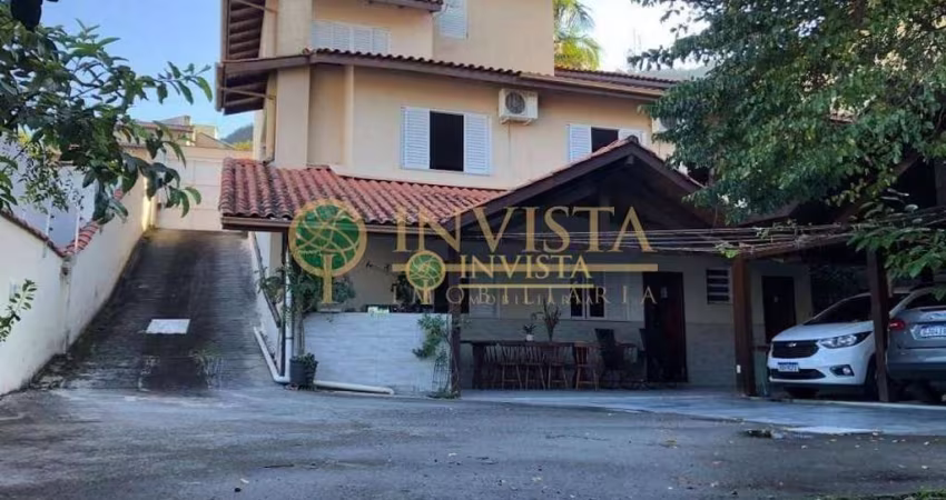 À venda | 235 m², Área gourmet, edícula, 5 quartos e 10 vagas de garagem - Trindade, em Florianópolis.