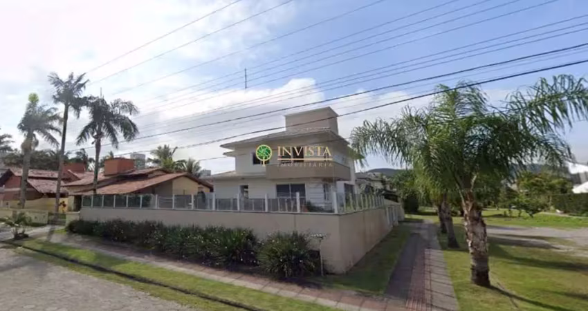 Alto padrão à venda em jurerê! piscina privativa com deck, 3 suítes e 2 vagas de garagem.