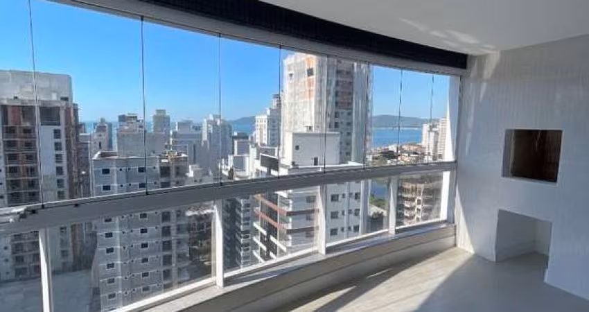 À venda em Itapema, Meia Praia! Frente Mar, 3 quartos (todos suítes) e 3 vagas de garagem.