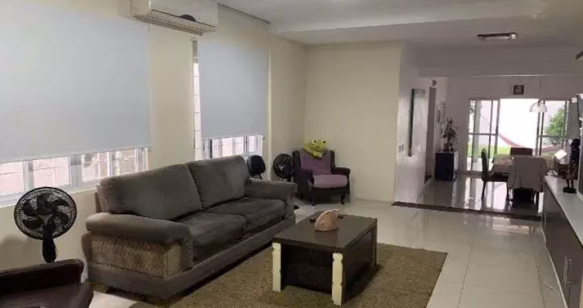 À venda | 250 m², 4 quartos, piscina privativa e 6 vagas de garagem - jardim atlântico, em florianópolis.