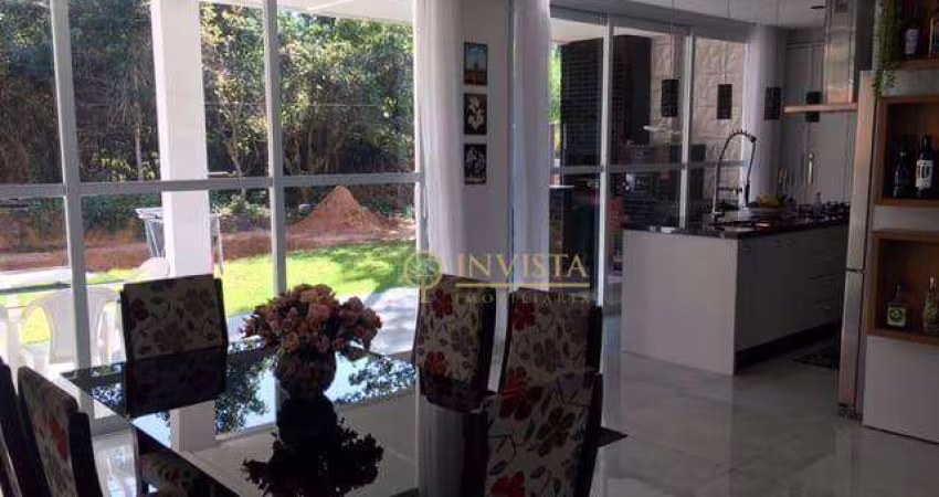 Casa com 4 quartos e piscina no bairro Ingleses.