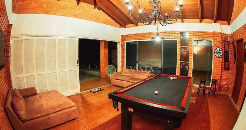 À venda | 250 m², praia de jurerê, com 5 quartos sendo 3 suítes, espaço recreativo, piscina e 4 vagas
